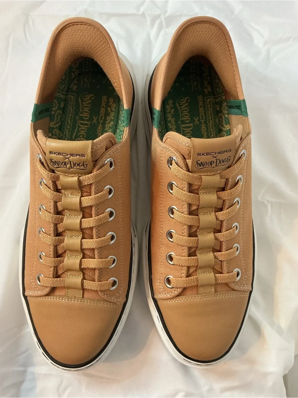 Skechers statement snoop